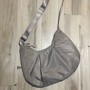 Gaiam pleated Shoulder Bag, Yoga, Travel, adjustable strap, interior pocket